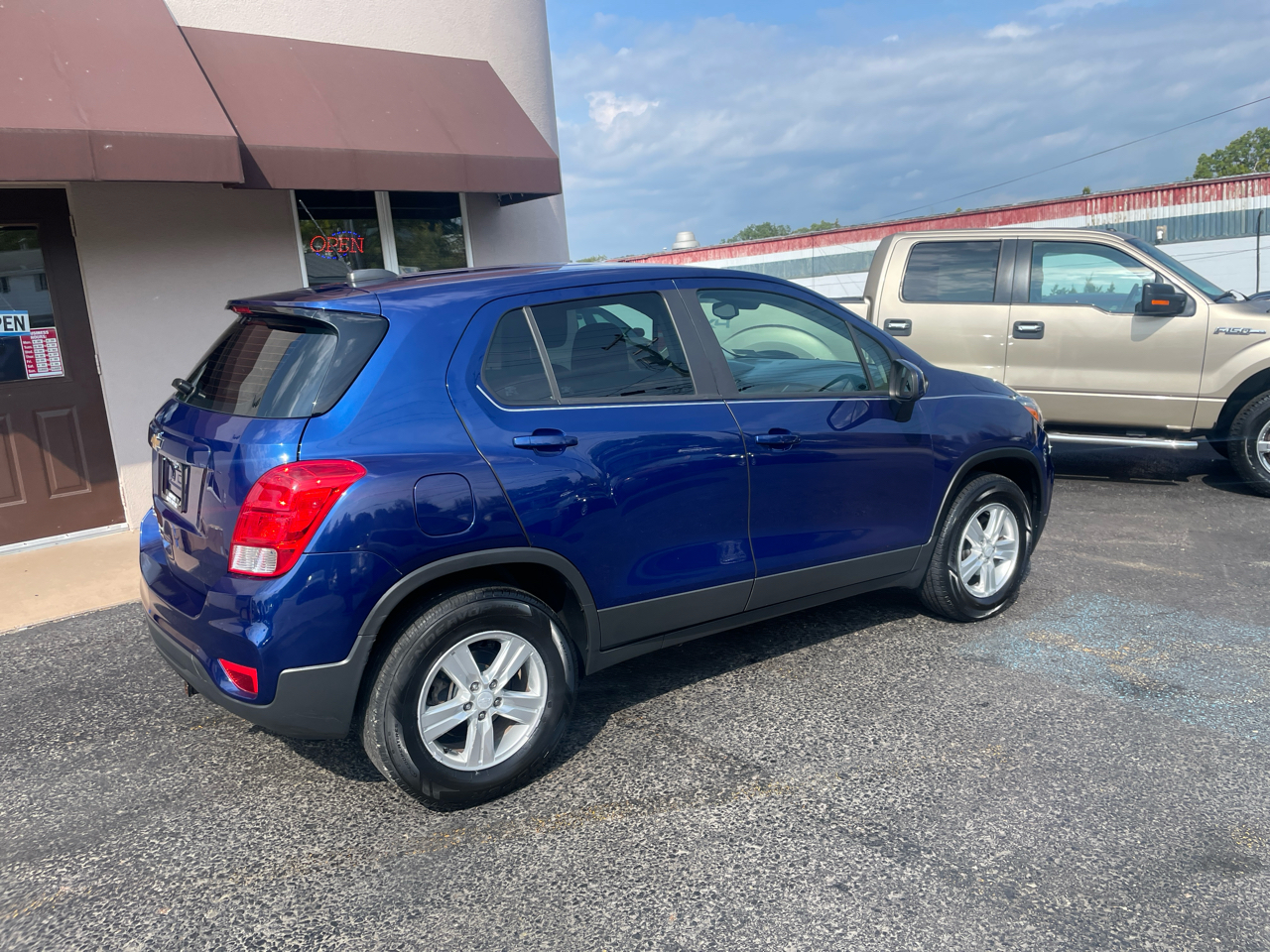 2017 Chevrolet Trax LS photo 3