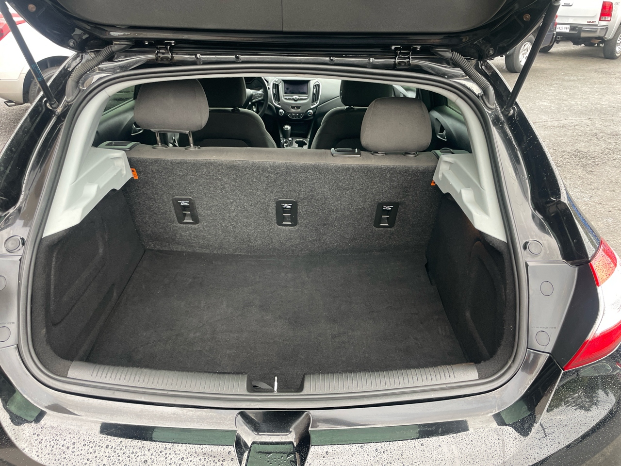 2019 Chevrolet Cruze LS photo 6