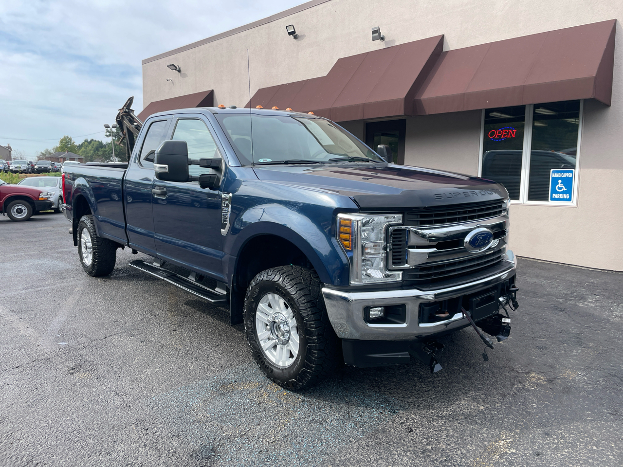 2019 Ford F-350 XLT photo 3