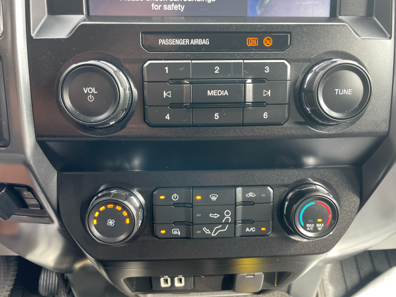 2019 Ford F-350 XLT photo 18