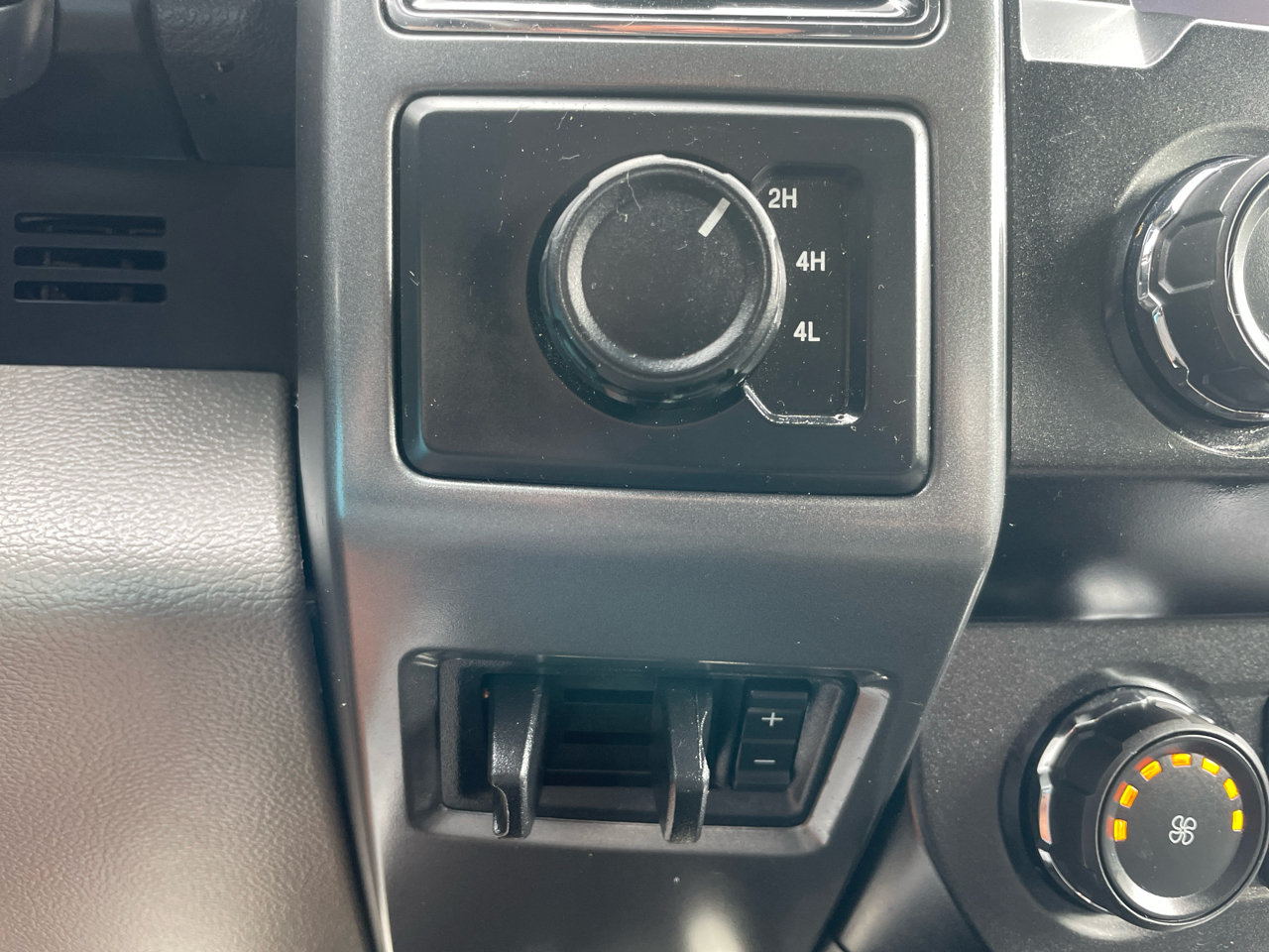 2019 Ford F-350 XLT photo 19