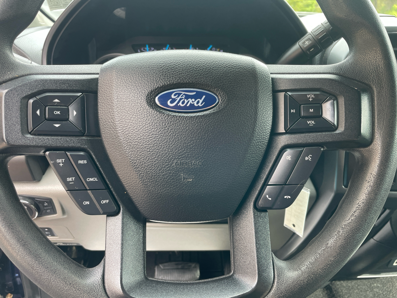 2019 Ford F-350 XLT photo 21