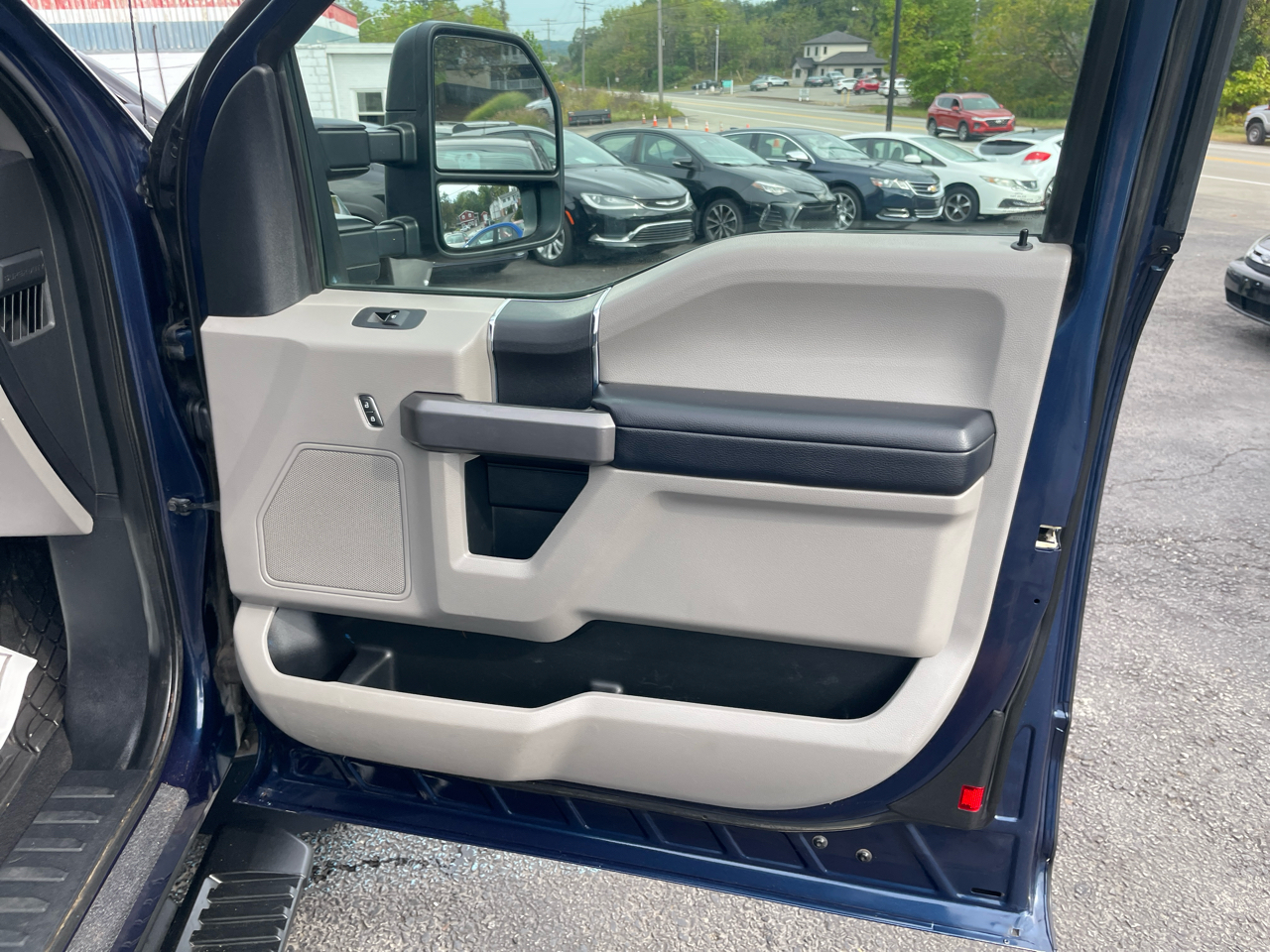 2019 Ford F-350 XLT photo 28