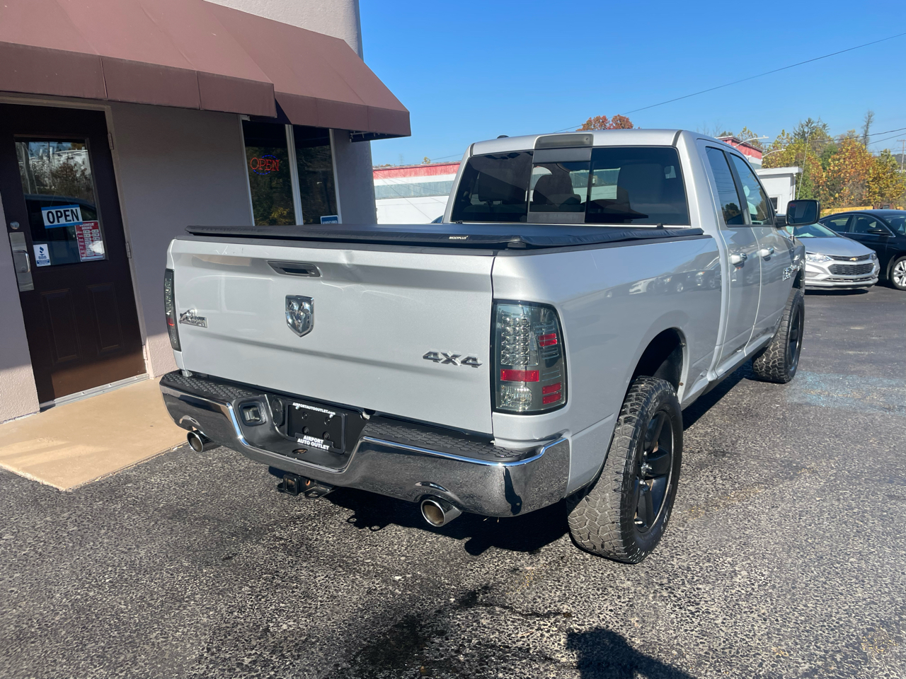 RAM 1500 SLT Quad Cab 4WD 2014 RAM 1500 SLT Quad Cab 4WD 2014