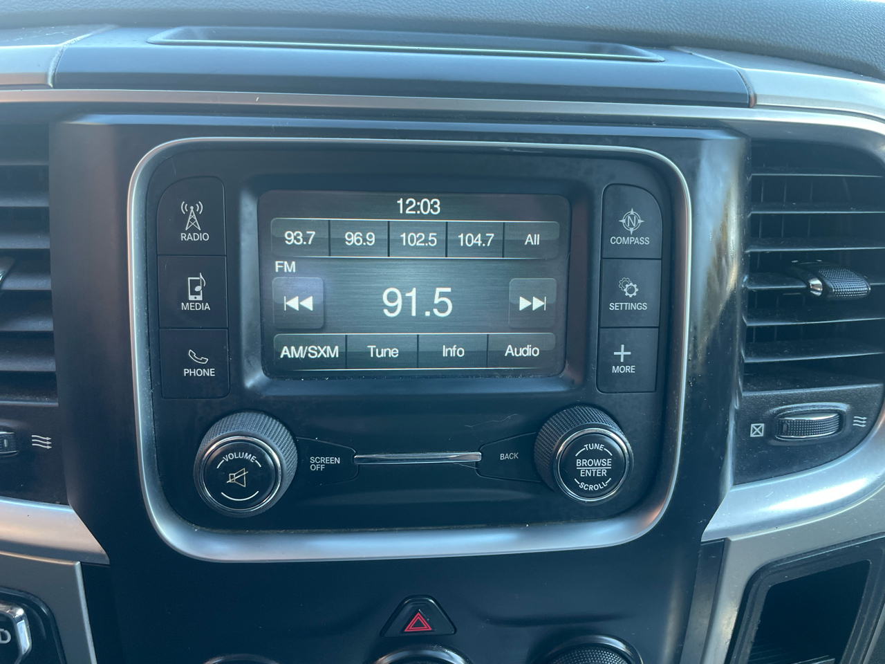 RAM 1500 SLT Quad Cab 4WD 2014 RAM 1500 SLT Quad Cab 4WD 2014