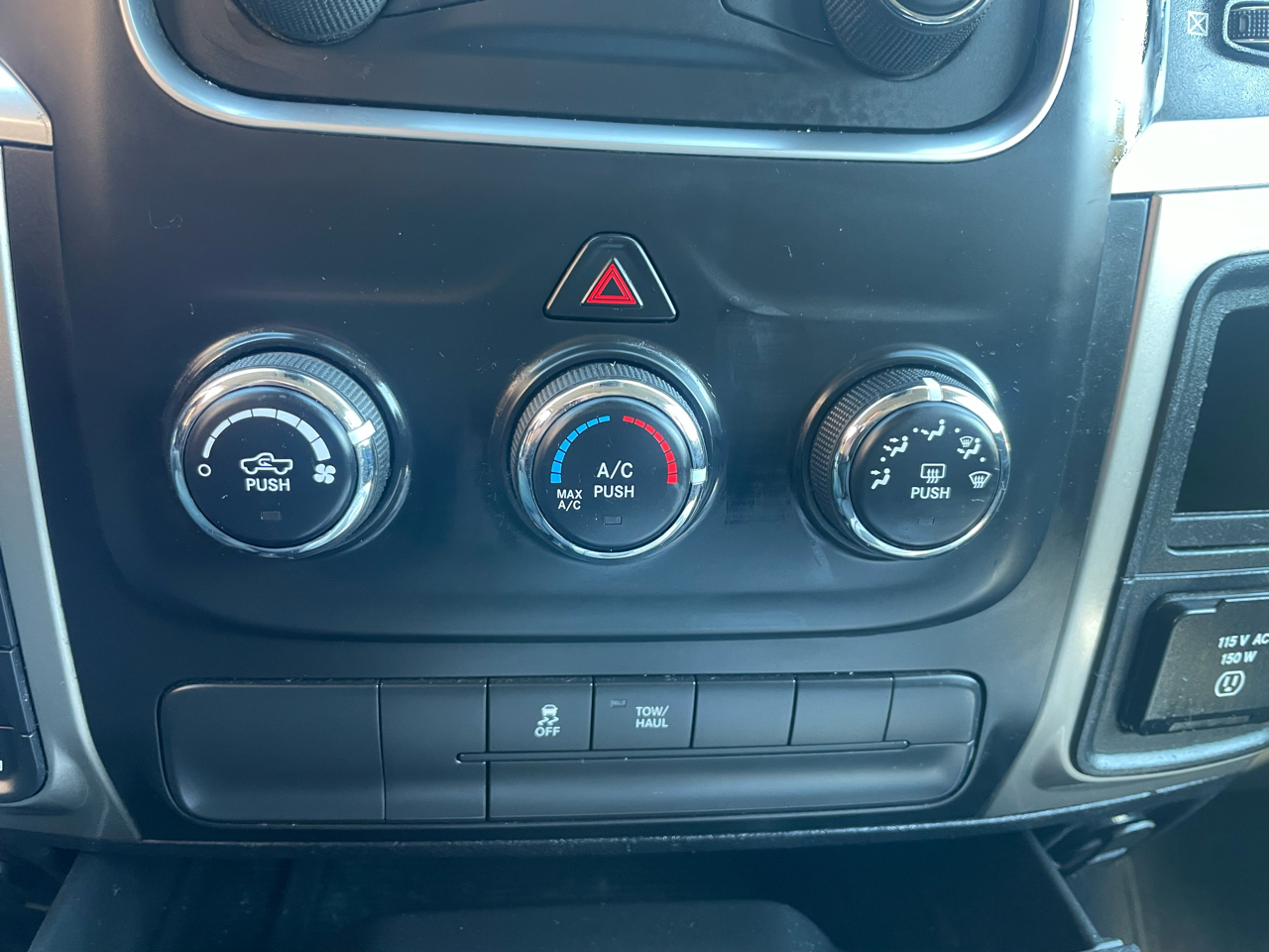 RAM 1500 SLT Quad Cab 4WD 2014 RAM 1500 SLT Quad Cab 4WD 2014