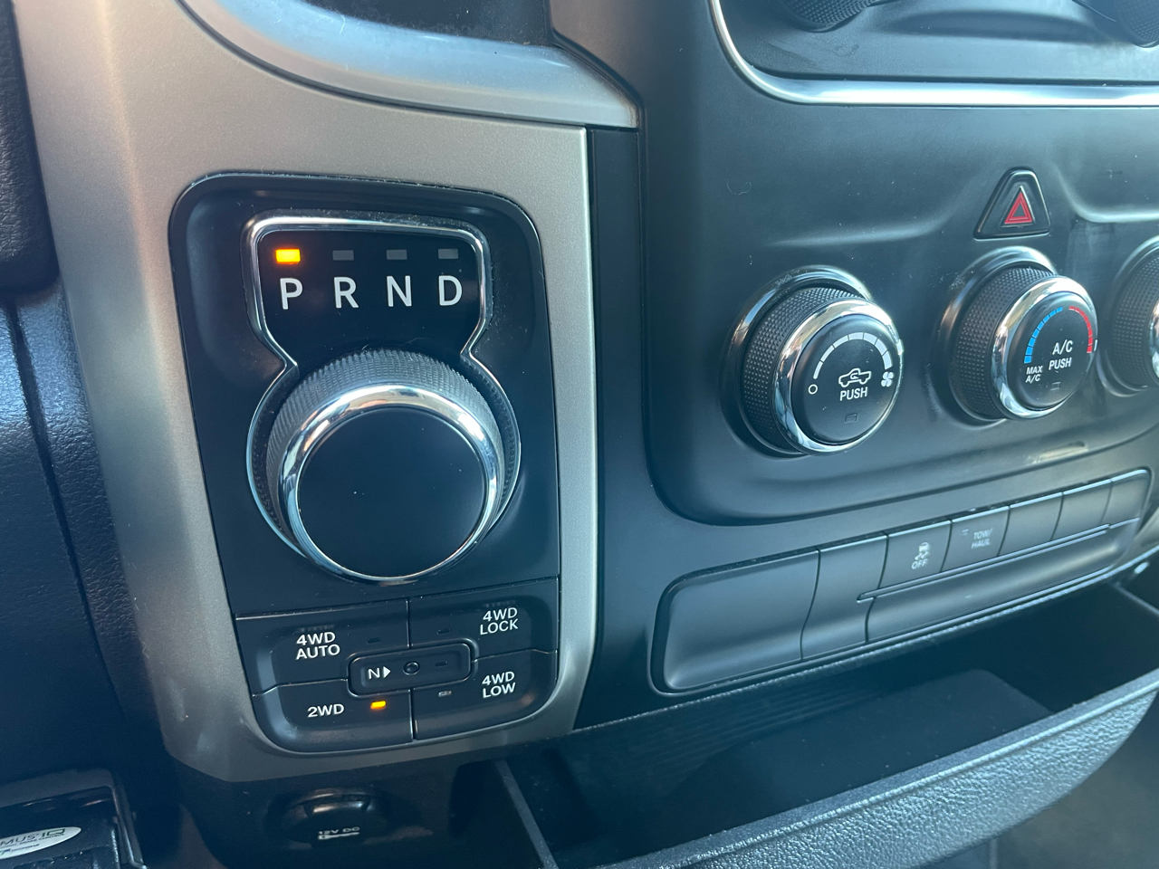 RAM 1500 SLT Quad Cab 4WD 2014 RAM 1500 SLT Quad Cab 4WD 2014