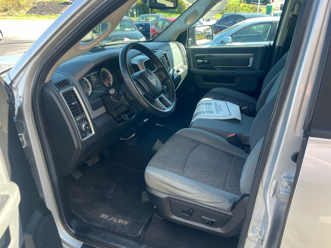 RAM 1500 SLT Quad Cab 4WD 2014 RAM 1500 SLT Quad Cab 4WD 2014