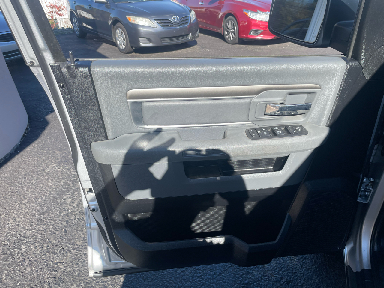 RAM 1500 SLT Quad Cab 4WD 2014 RAM 1500 SLT Quad Cab 4WD 2014