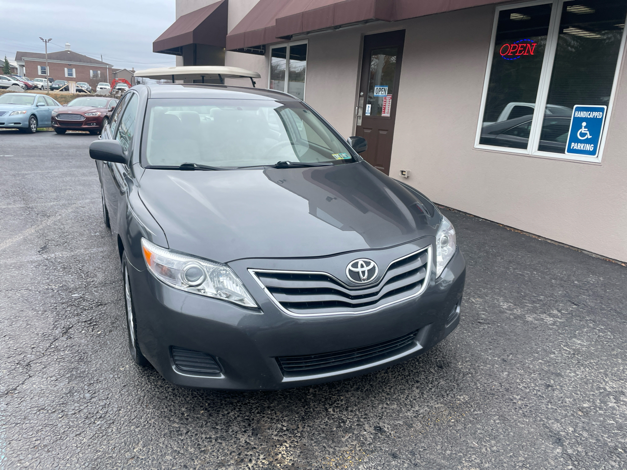 Toyota Camry LE 6-Spd AT 2011