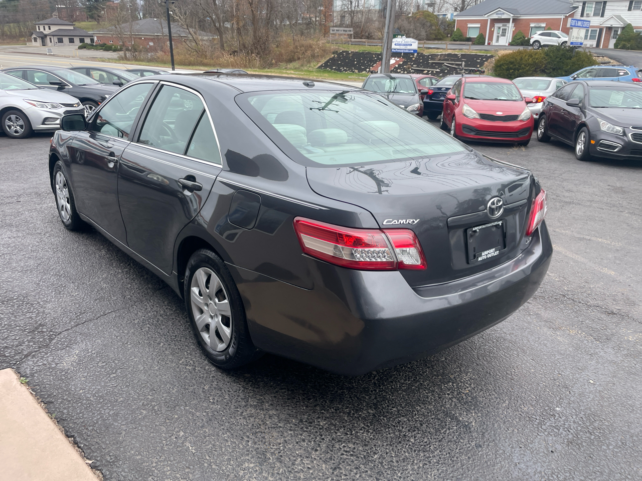 Toyota Camry LE 6-Spd AT 2011