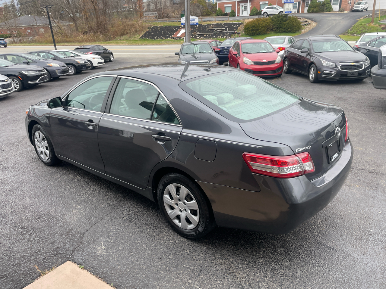 Toyota Camry LE 6-Spd AT 2011