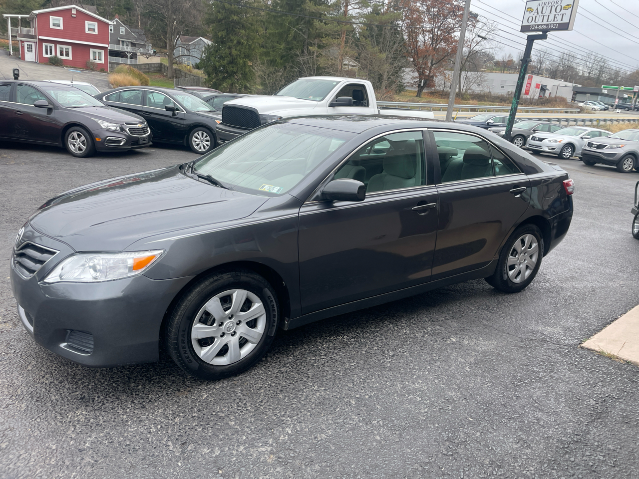 Toyota Camry LE 6-Spd AT 2011