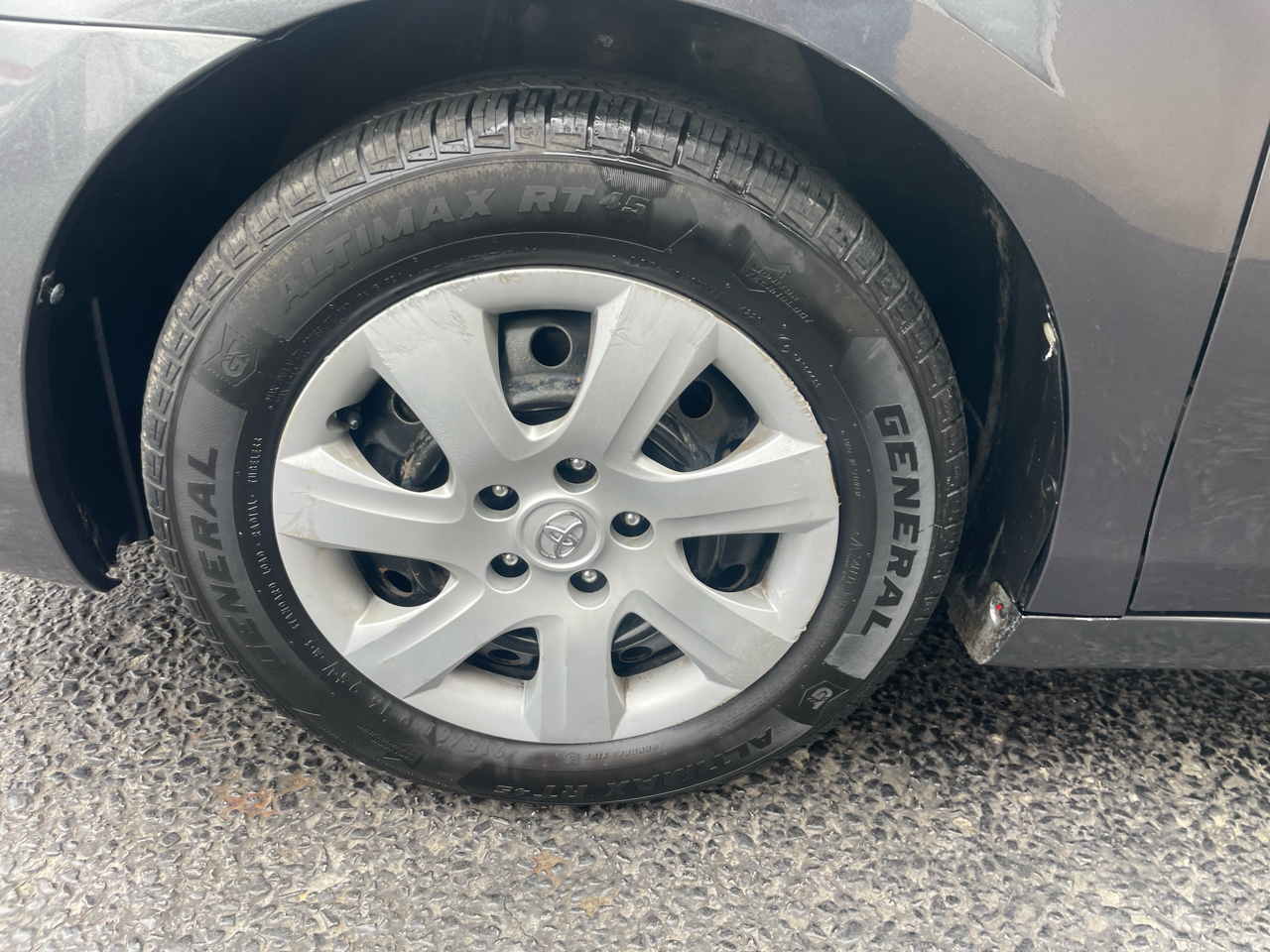 Toyota Camry LE 6-Spd AT 2011