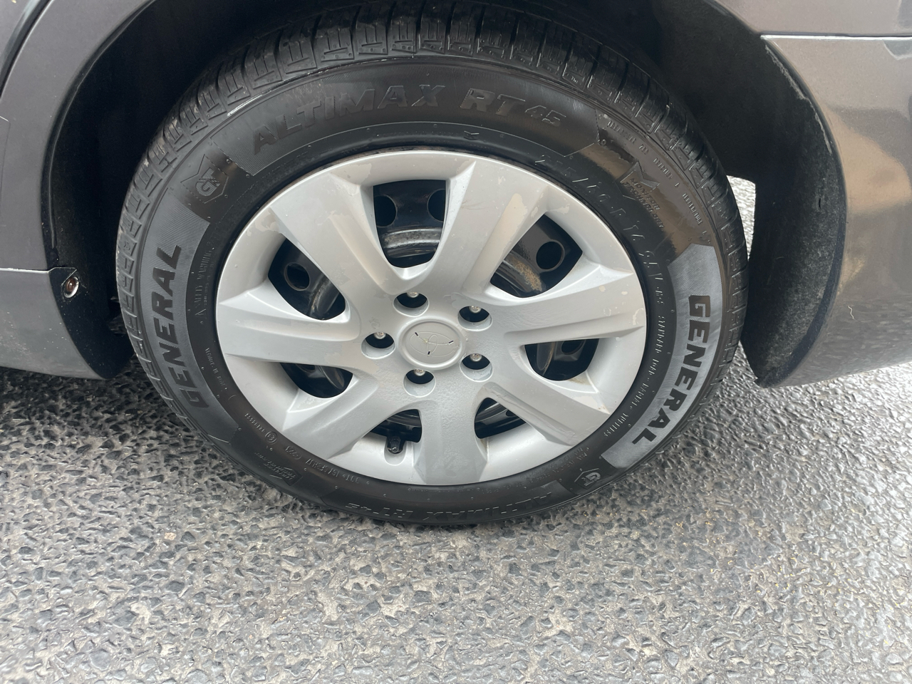 Toyota Camry LE 6-Spd AT 2011