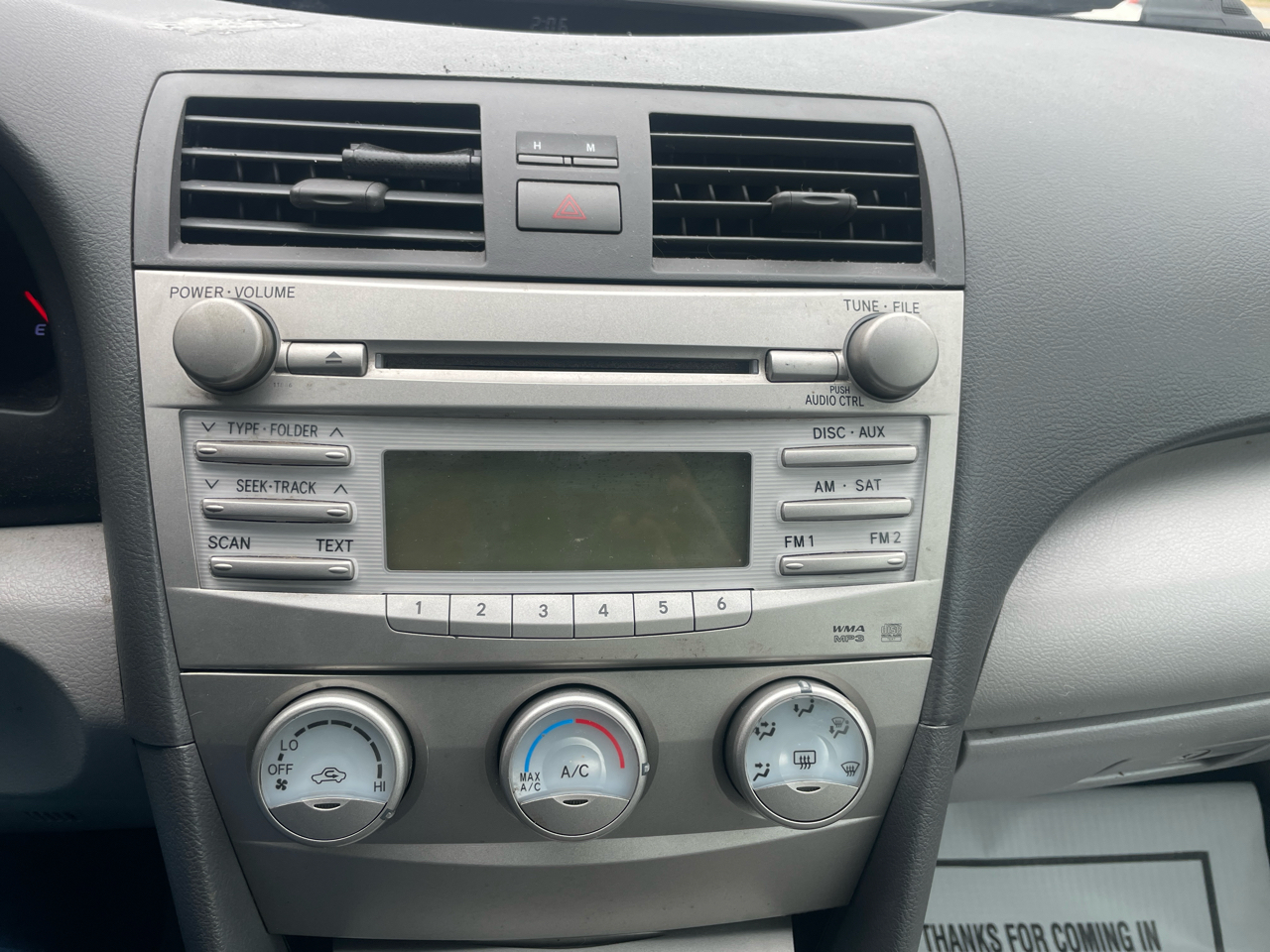 Toyota Camry LE 6-Spd AT 2011