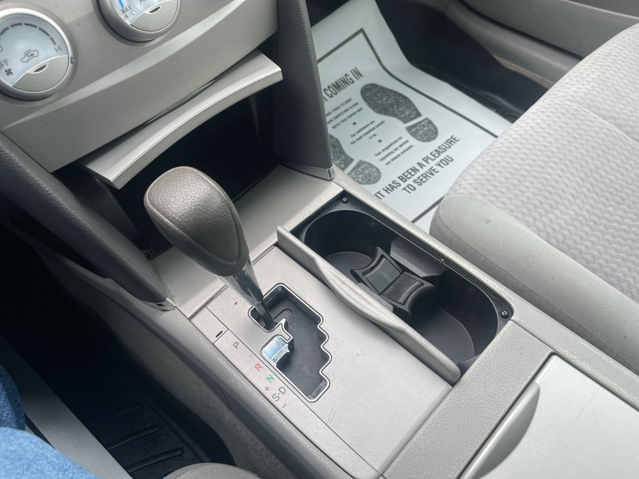 Toyota Camry LE 6-Spd AT 2011