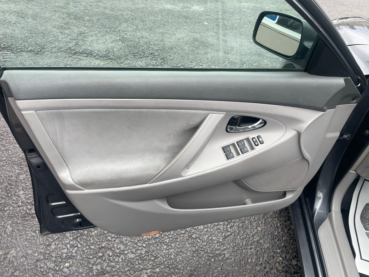 Toyota Camry LE 6-Spd AT 2011