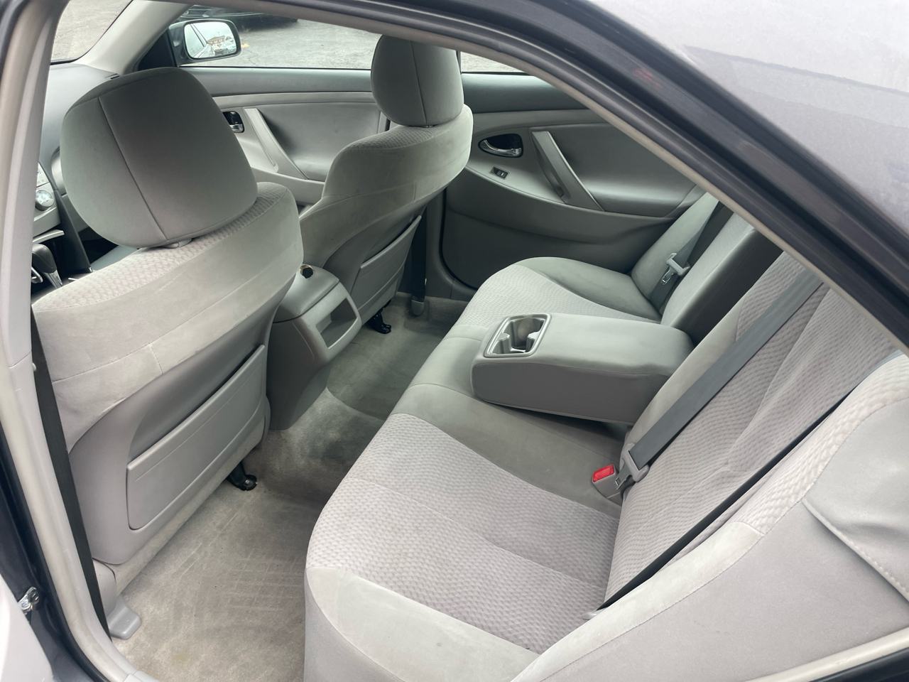 Toyota Camry LE 6-Spd AT 2011