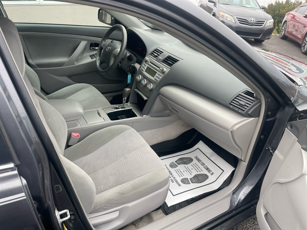 Toyota Camry LE 6-Spd AT 2011