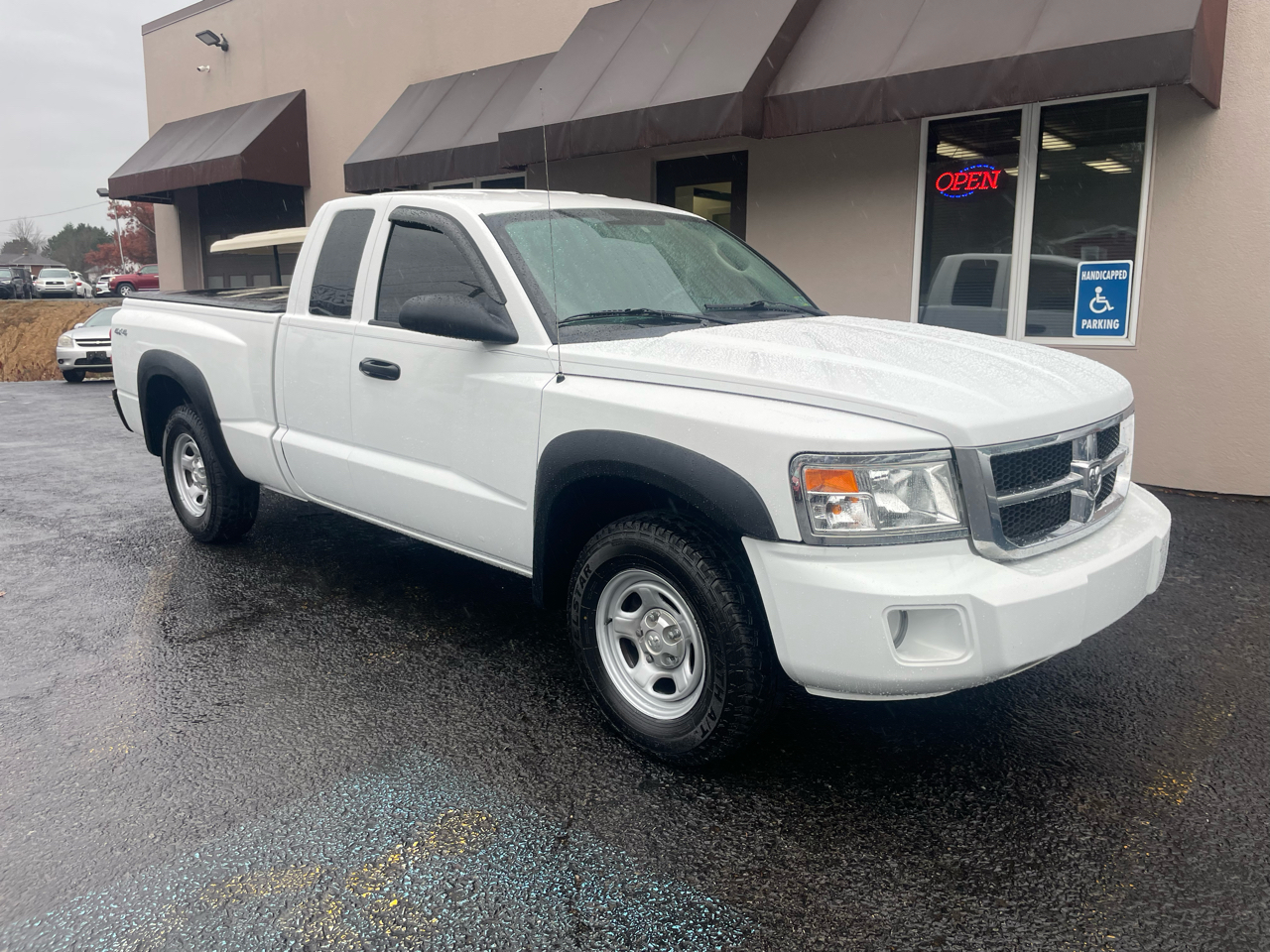 2011 Dodge Dakota ST photo 3