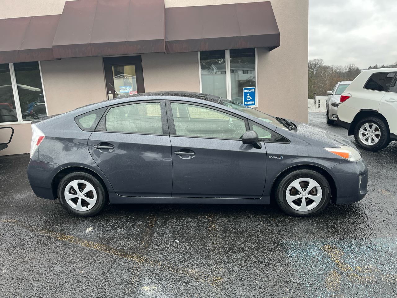 Toyota Prius Prius V 2012