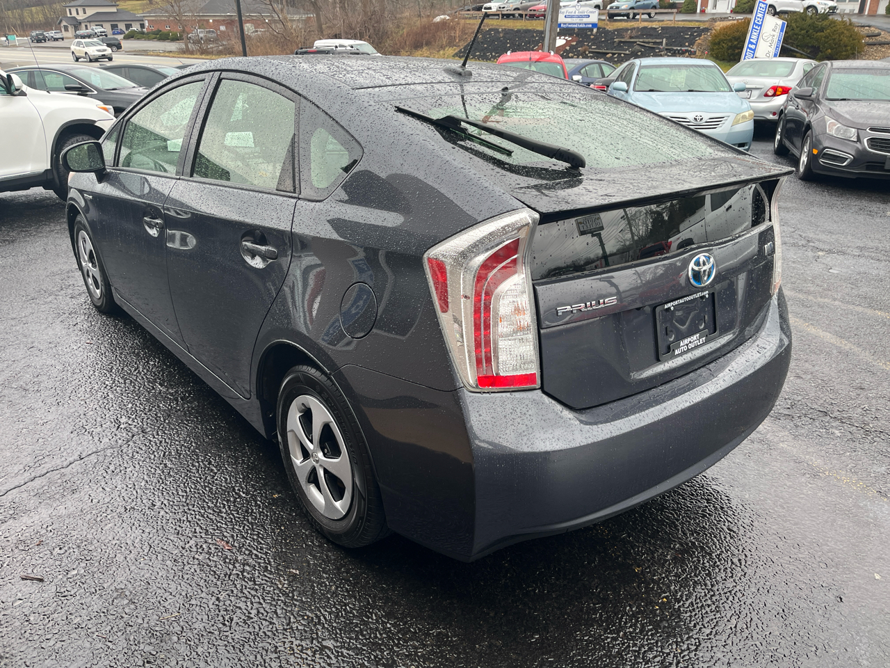 Toyota Prius Prius V 2012