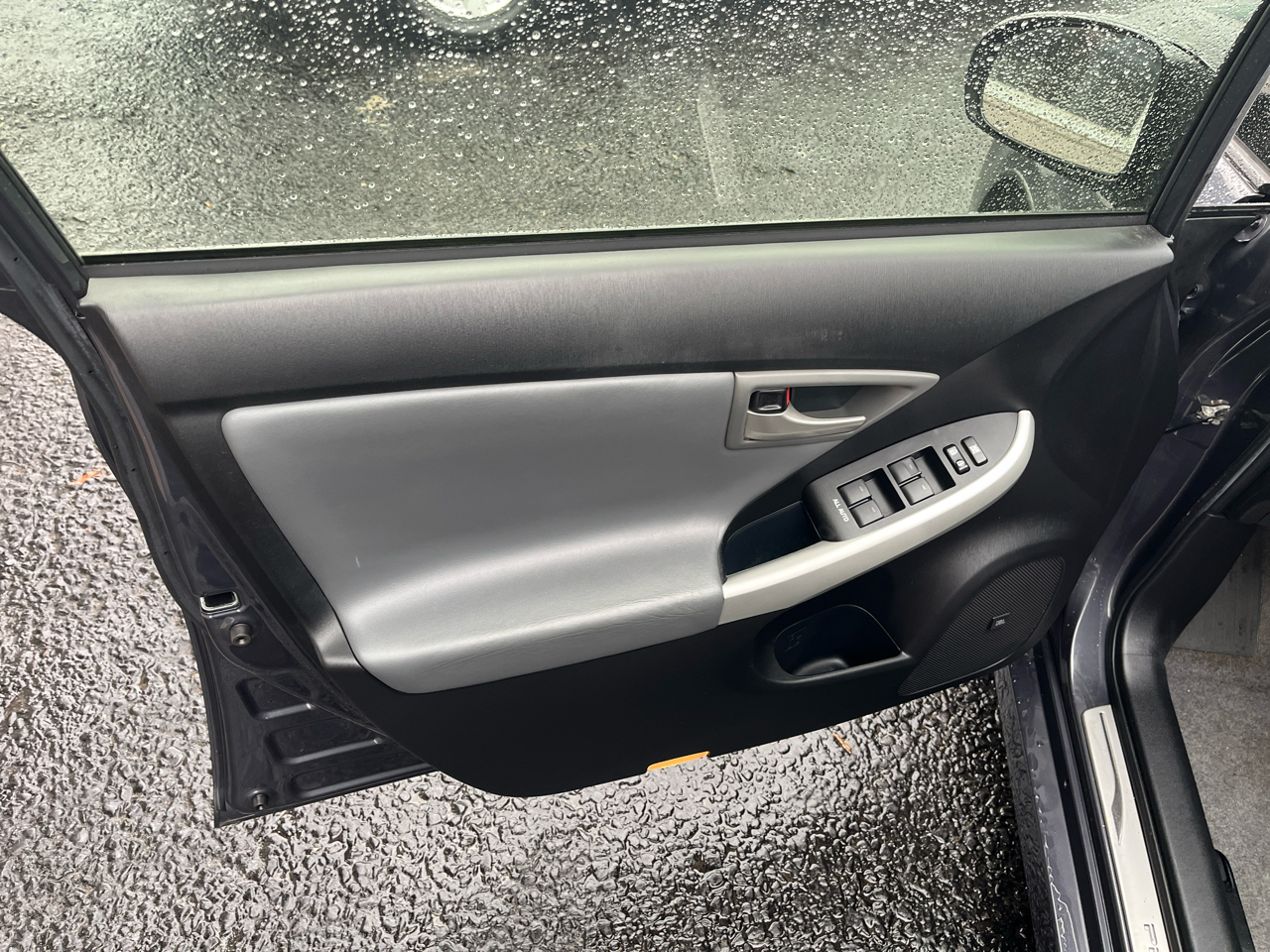 Toyota Prius Prius V 2012