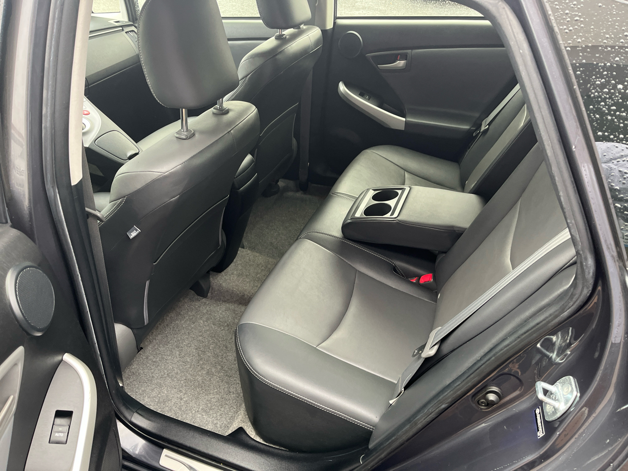 Toyota Prius Prius V 2012