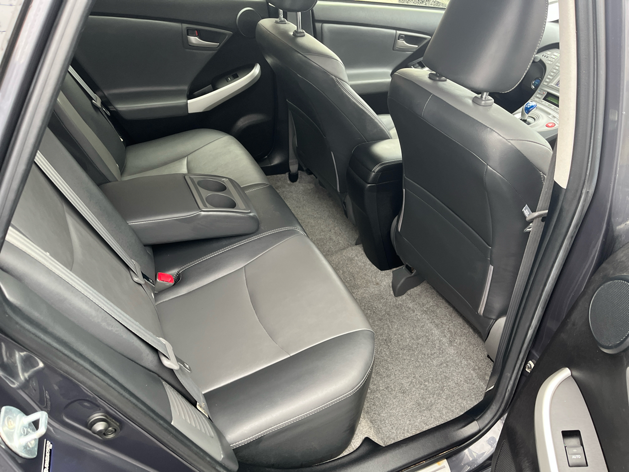 Toyota Prius Prius V 2012