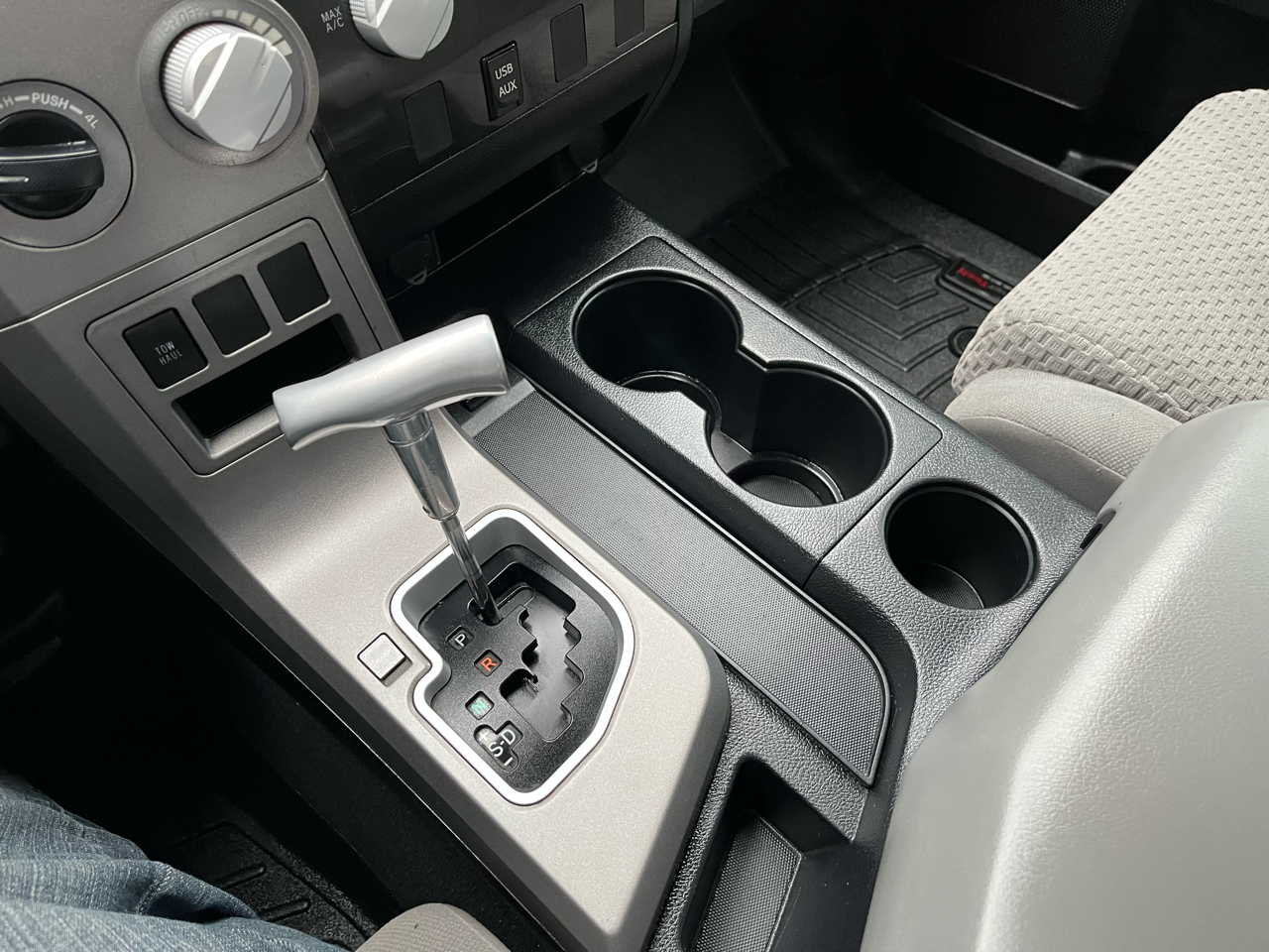 Toyota Tundra Tundra-Grade CrewMax 5.7L FFV 4WD 2013