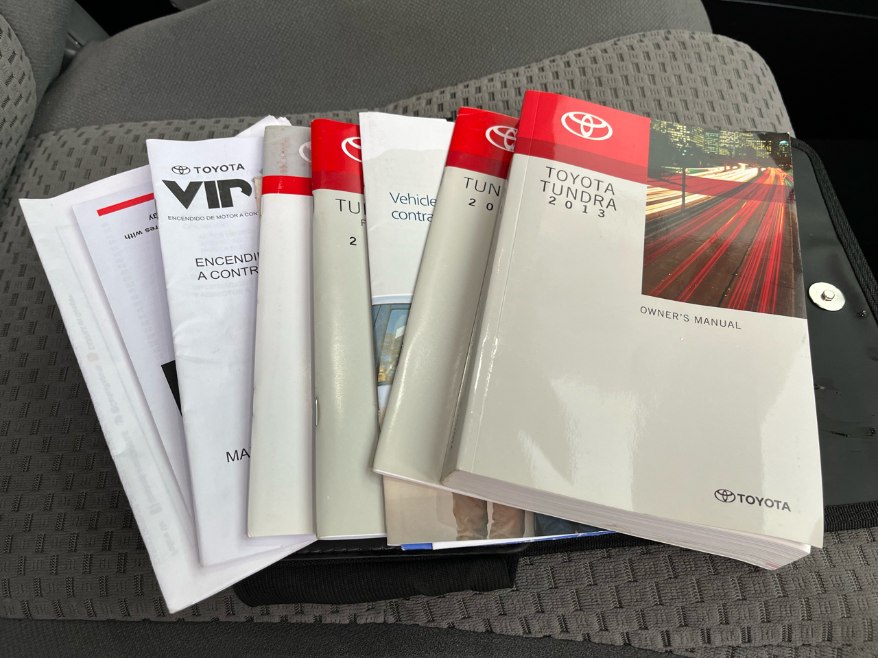 Toyota Tundra Tundra-Grade CrewMax 5.7L FFV 4WD 2013