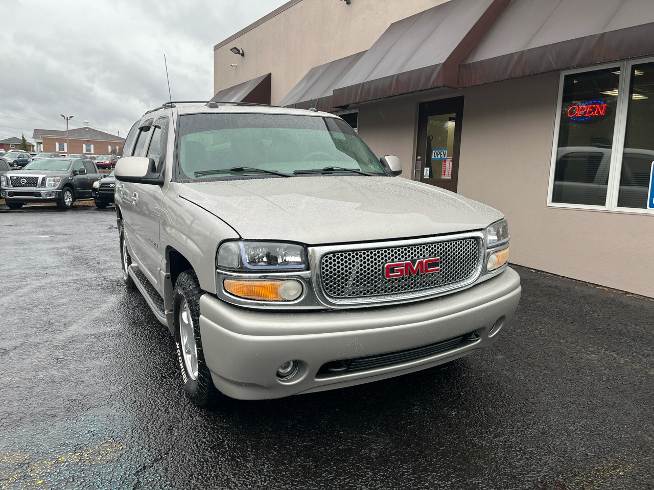 GMC Yukon Denali AWD 2004