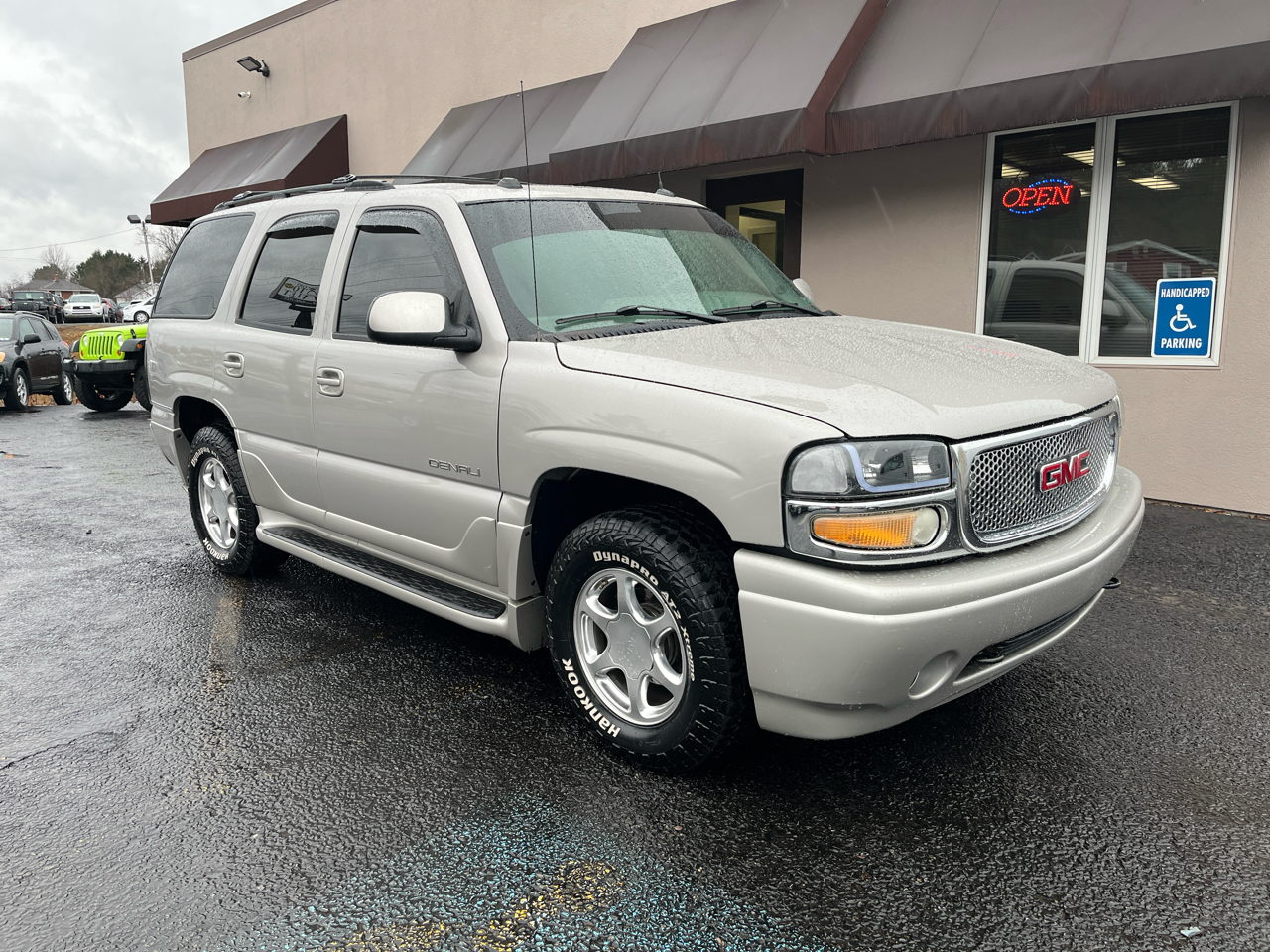 GMC Yukon Denali AWD 2004