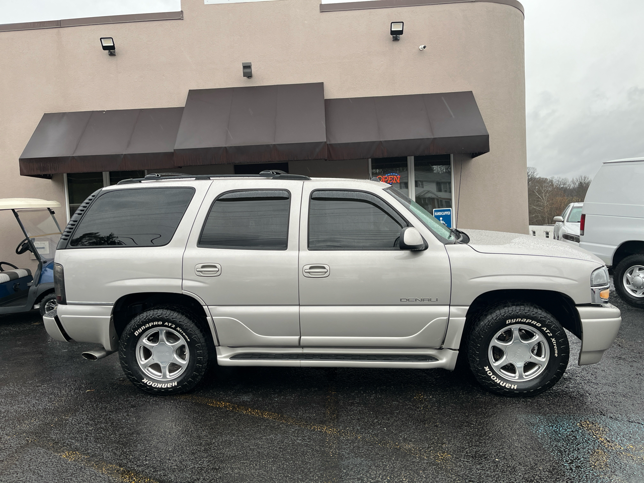 GMC Yukon Denali AWD 2004