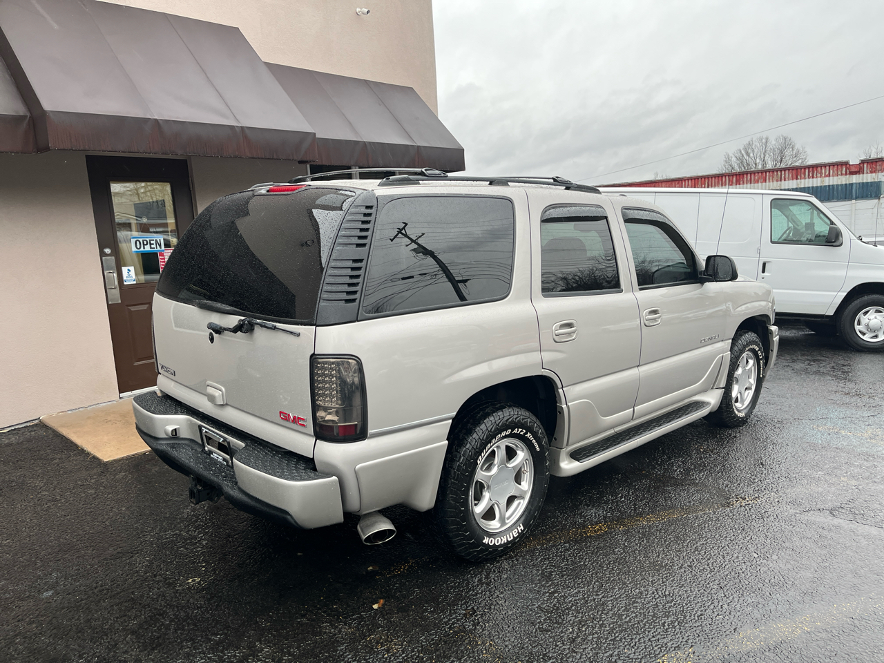 GMC Yukon Denali AWD 2004