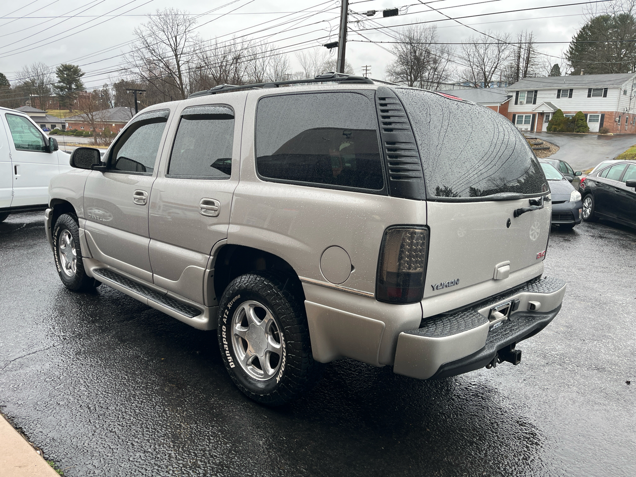 GMC Yukon Denali AWD 2004