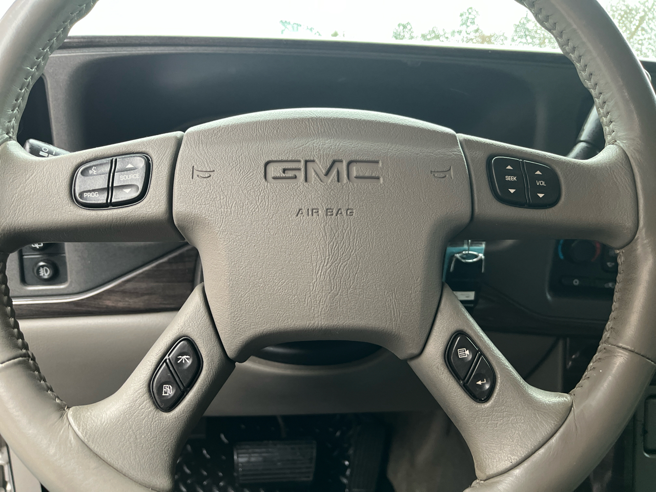 GMC Yukon Denali AWD 2004