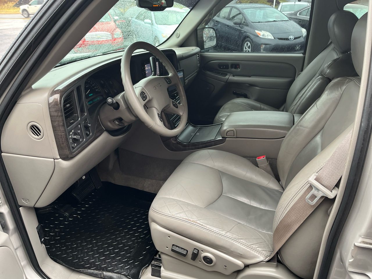 GMC Yukon Denali AWD 2004