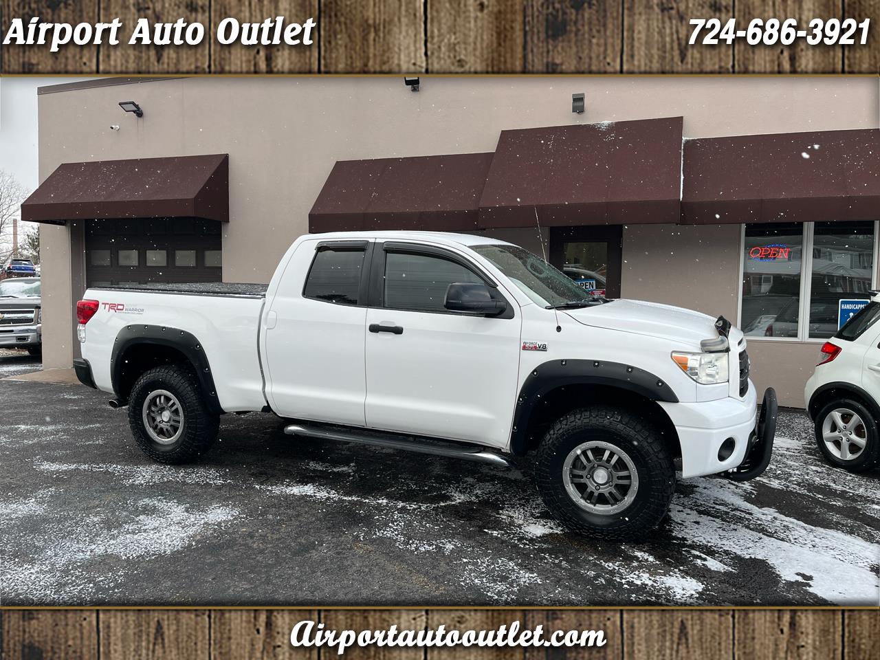 Toyota Tundra Tundra-Grade 5.7L Double Cab 4WD 2011