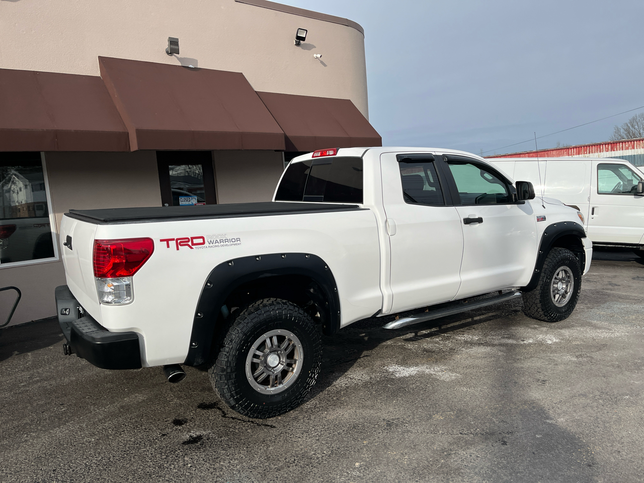 Toyota Tundra Tundra-Grade 5.7L Double Cab 4WD 2011