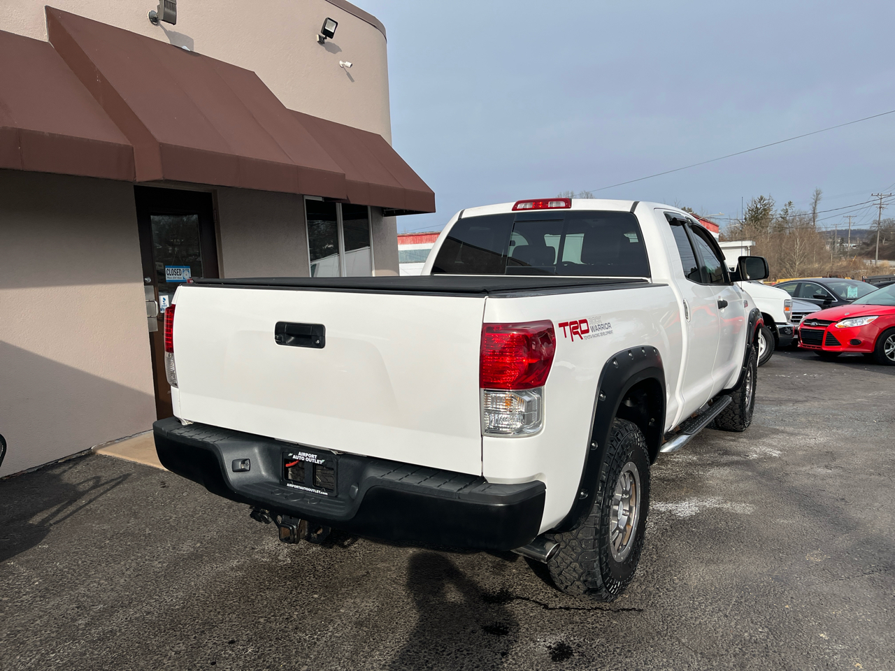Toyota Tundra Tundra-Grade 5.7L Double Cab 4WD 2011