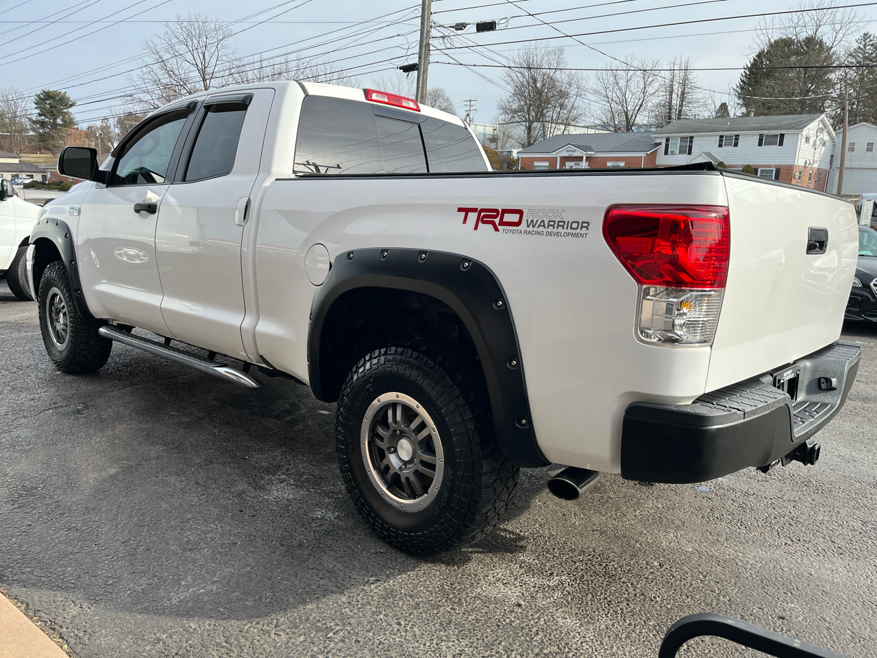 Toyota Tundra Tundra-Grade 5.7L Double Cab 4WD 2011