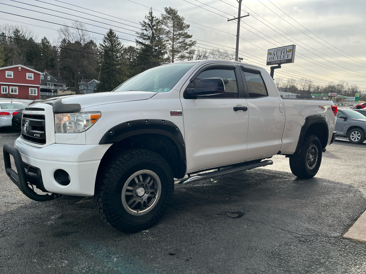Toyota Tundra Tundra-Grade 5.7L Double Cab 4WD 2011