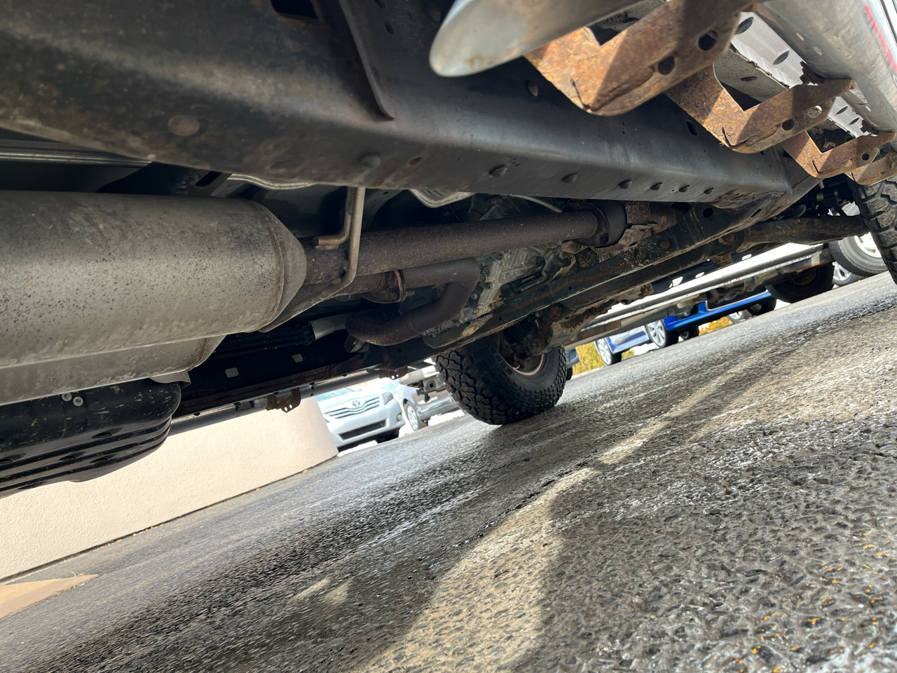 Toyota Tundra Tundra-Grade 5.7L Double Cab 4WD 2011