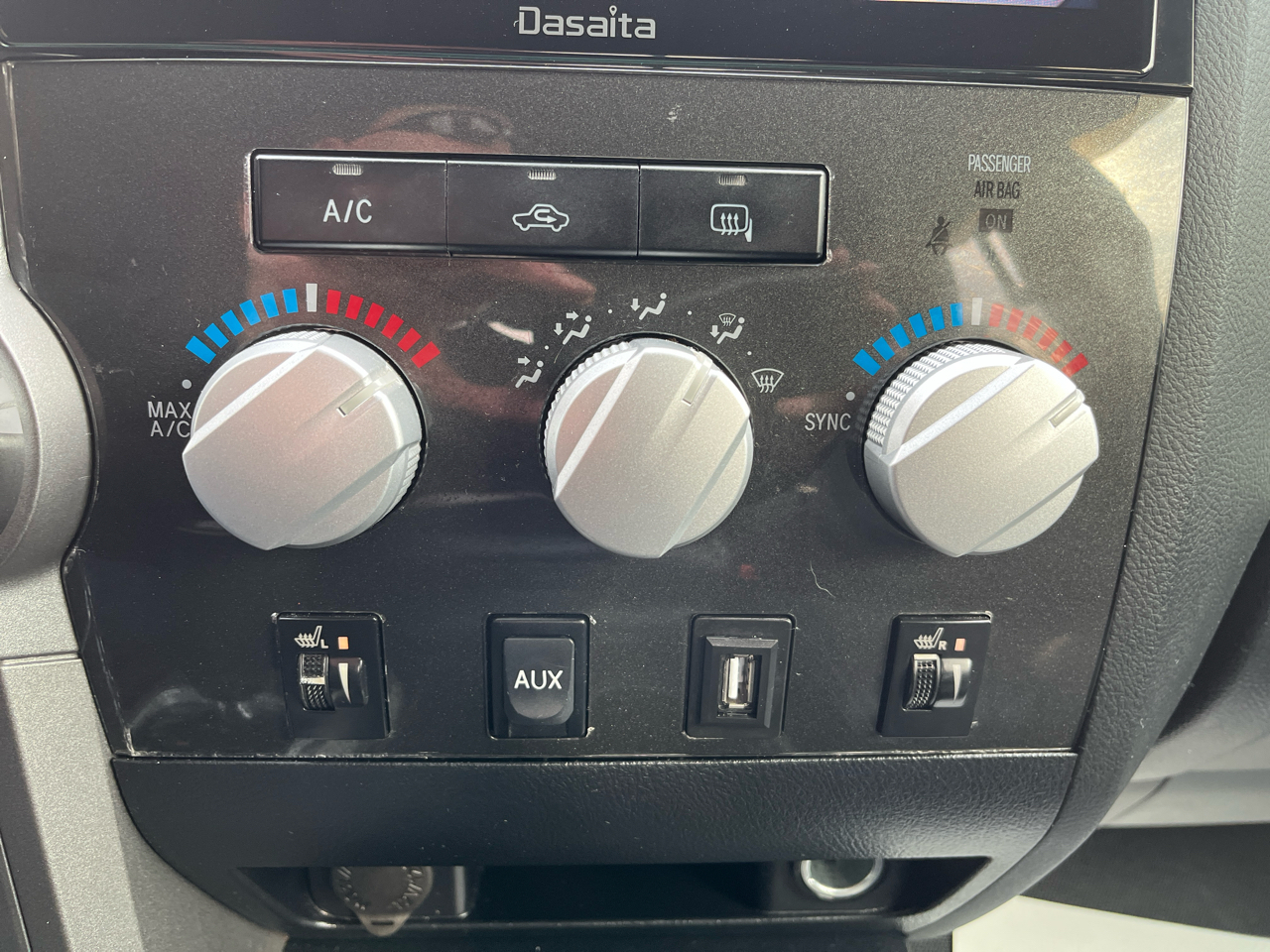 Toyota Tundra Tundra-Grade 5.7L Double Cab 4WD 2011