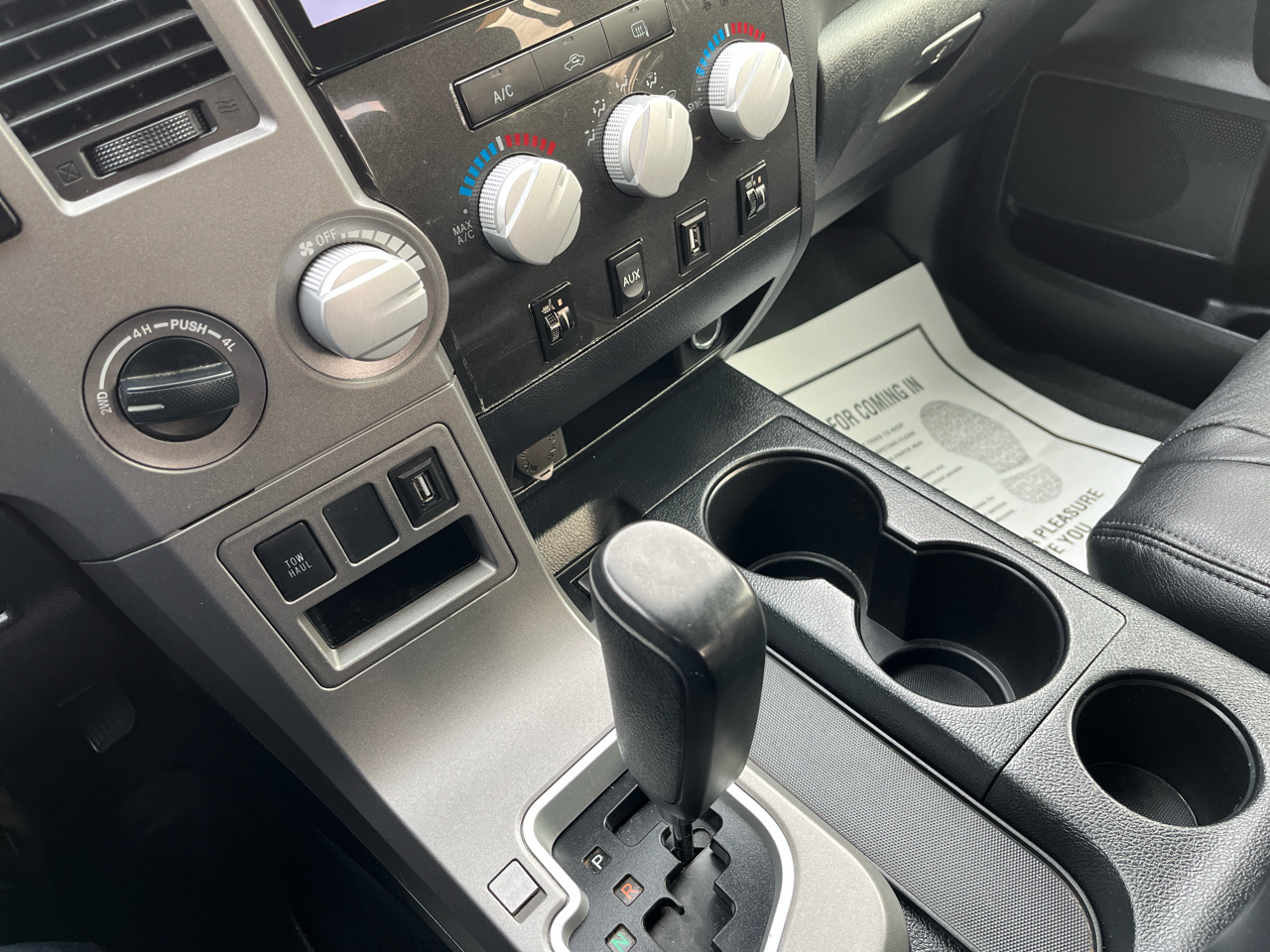 Toyota Tundra Tundra-Grade 5.7L Double Cab 4WD 2011