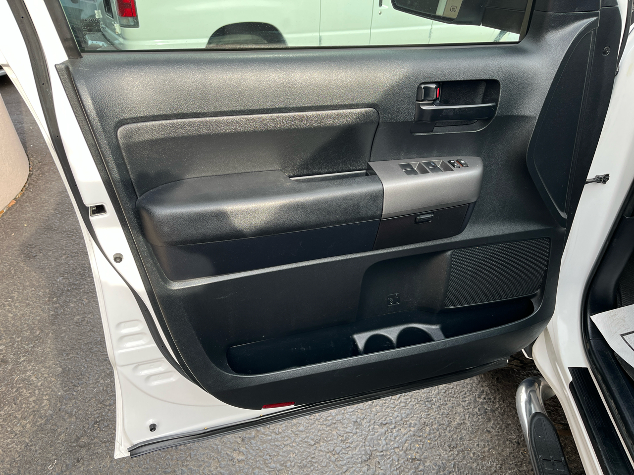 Toyota Tundra Tundra-Grade 5.7L Double Cab 4WD 2011