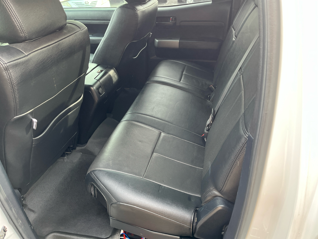 Toyota Tundra Tundra-Grade 5.7L Double Cab 4WD 2011