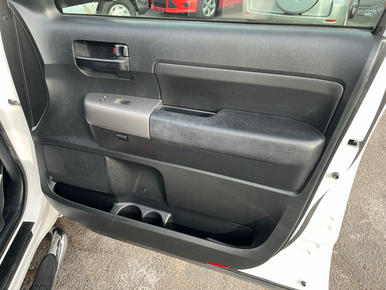 Toyota Tundra Tundra-Grade 5.7L Double Cab 4WD 2011